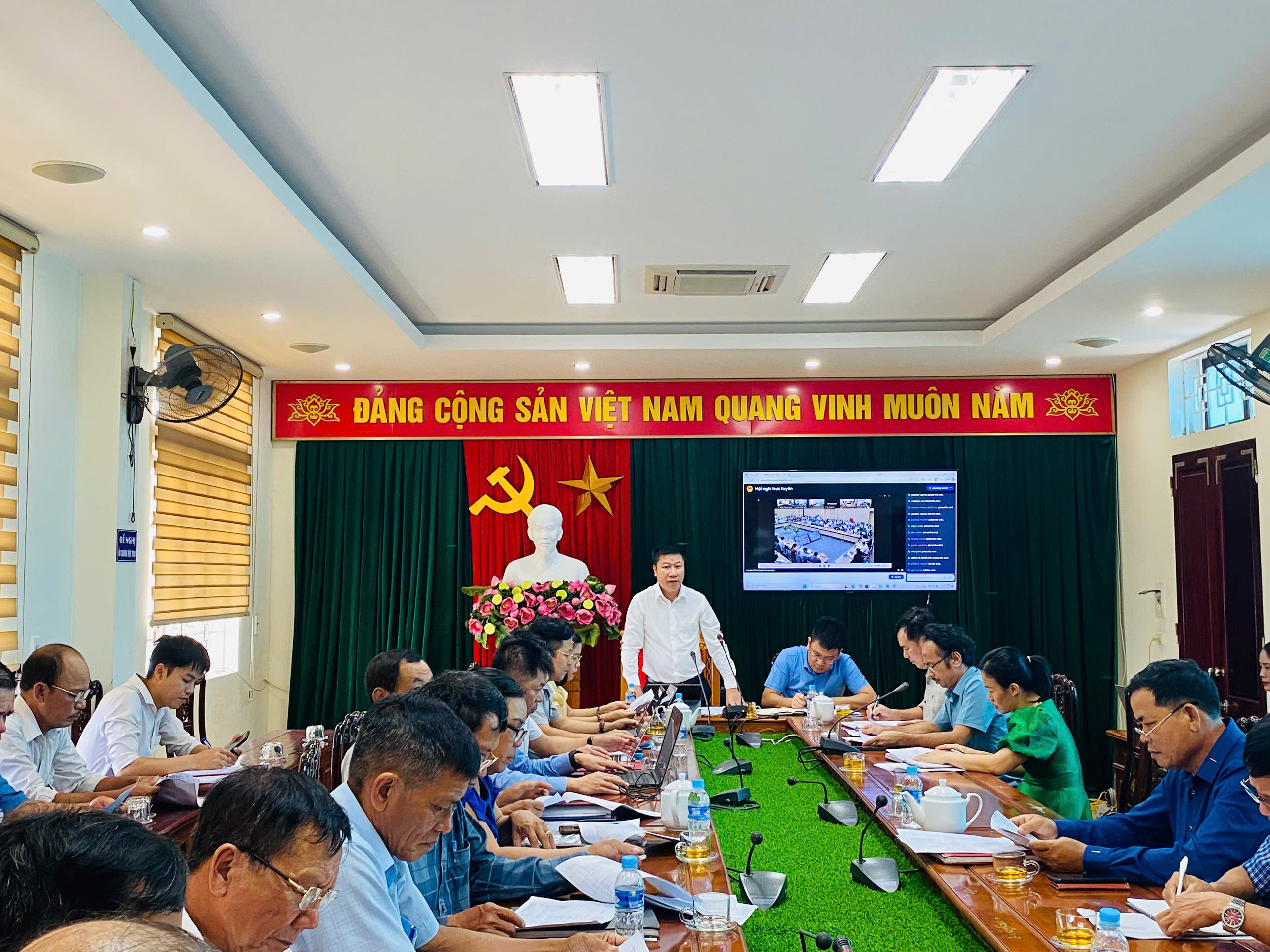 CHIỀU NGÀY 22/9/2025 UBND XÃ CẨM BÌNH TỔ CHỨC HỘI NGHỊ RÀ SOÁT BẢNG GIÁ ĐẤT NĂM 2026.