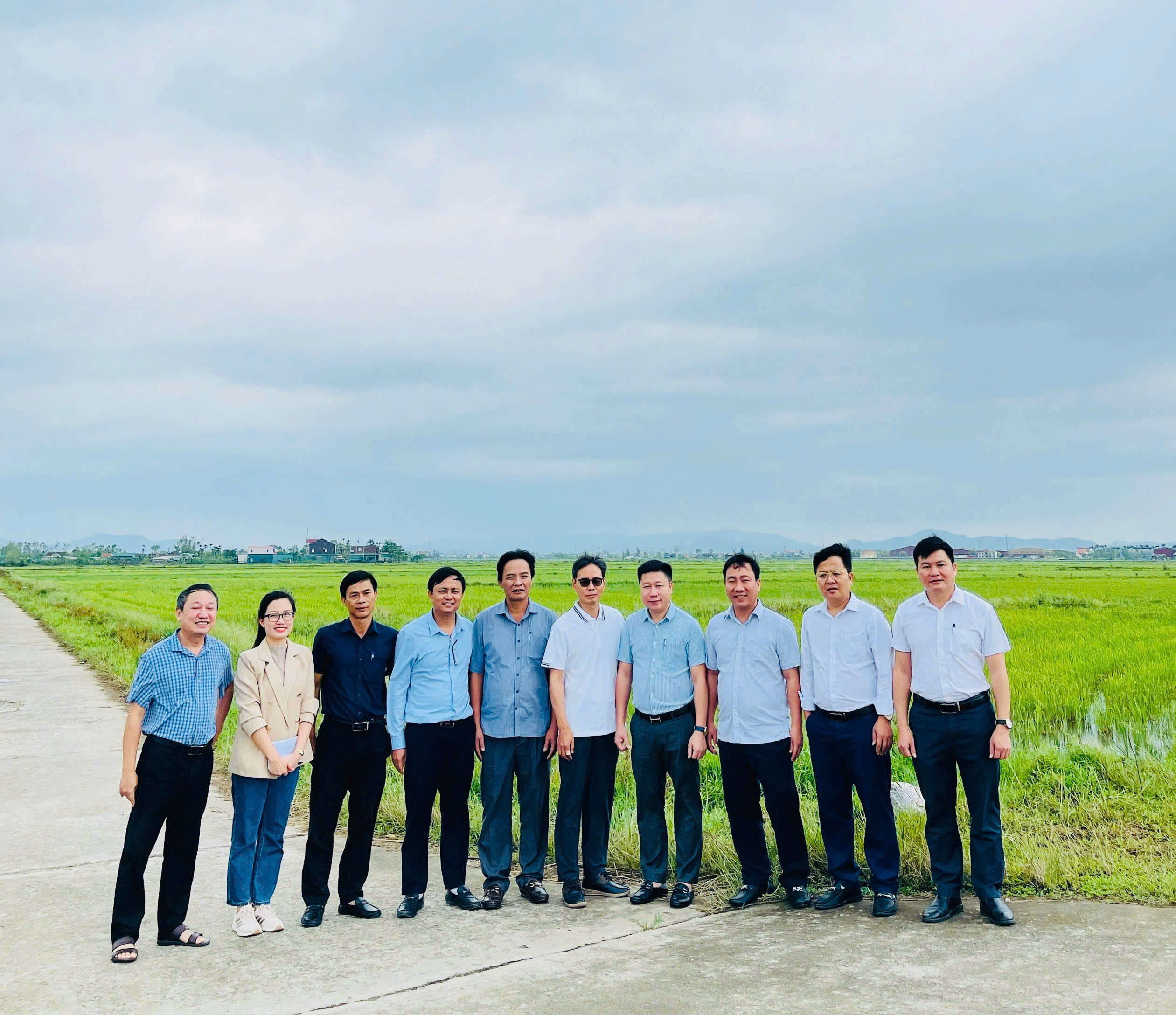 Đoàn công tác Văn phòng ODA MAFRA – KRC khảo sát thực địa tại xã Cẩm Bình phục vụ Dự án nông nghiệp bền vững