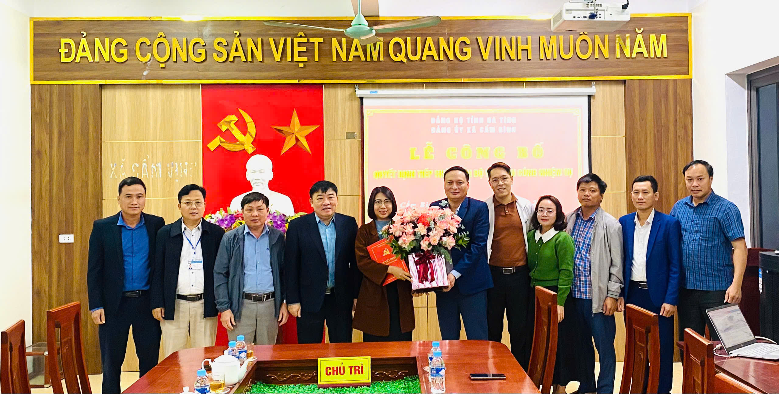 LỄ CÔNG BỐ QUYẾT ĐỊNH TIẾP NHẬN CÁN BỘ VÀ PHÂN CÔNG NHIỆM VỤ TẠI BAN XÂY DỰNG ĐẢNG XÃ CẨM BÌNH