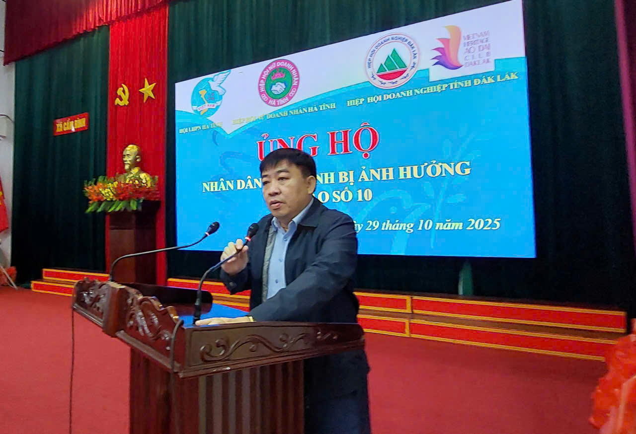 HỘI LIÊN HIỆP PHỤ NỮ XÃ CẨM BÌNH  TRAO YÊU THƯƠNG – KẾT NỐI SẺ CHIA SAU BÃO SỐ 10