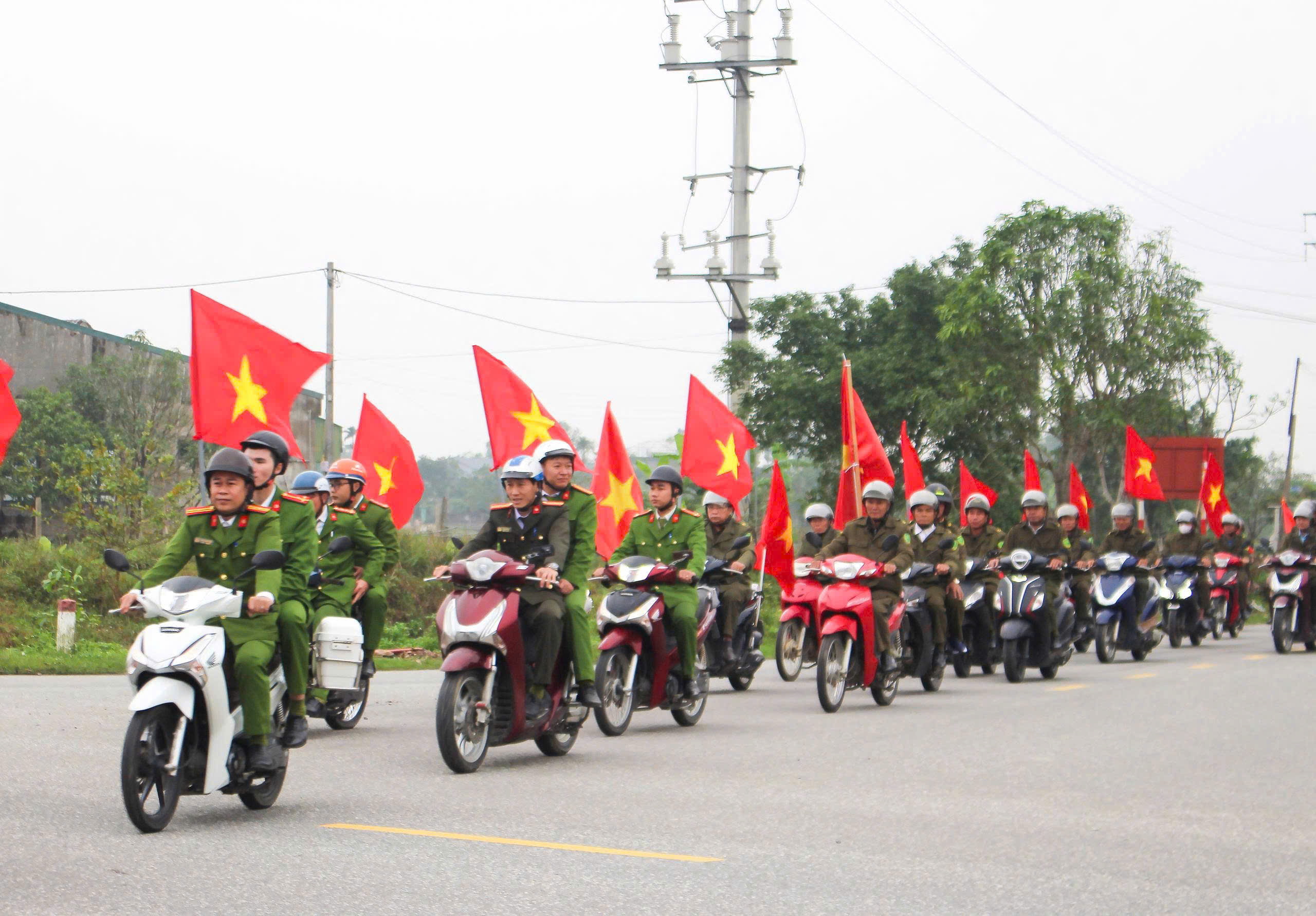 CÔNG AN XÃ CẨM BÌNH RA QUÂN TRIỂN KHAI ĐỢT CAO ĐIỂM TẤN CÔNG, TRẤN ÁP TỘI PHẠM