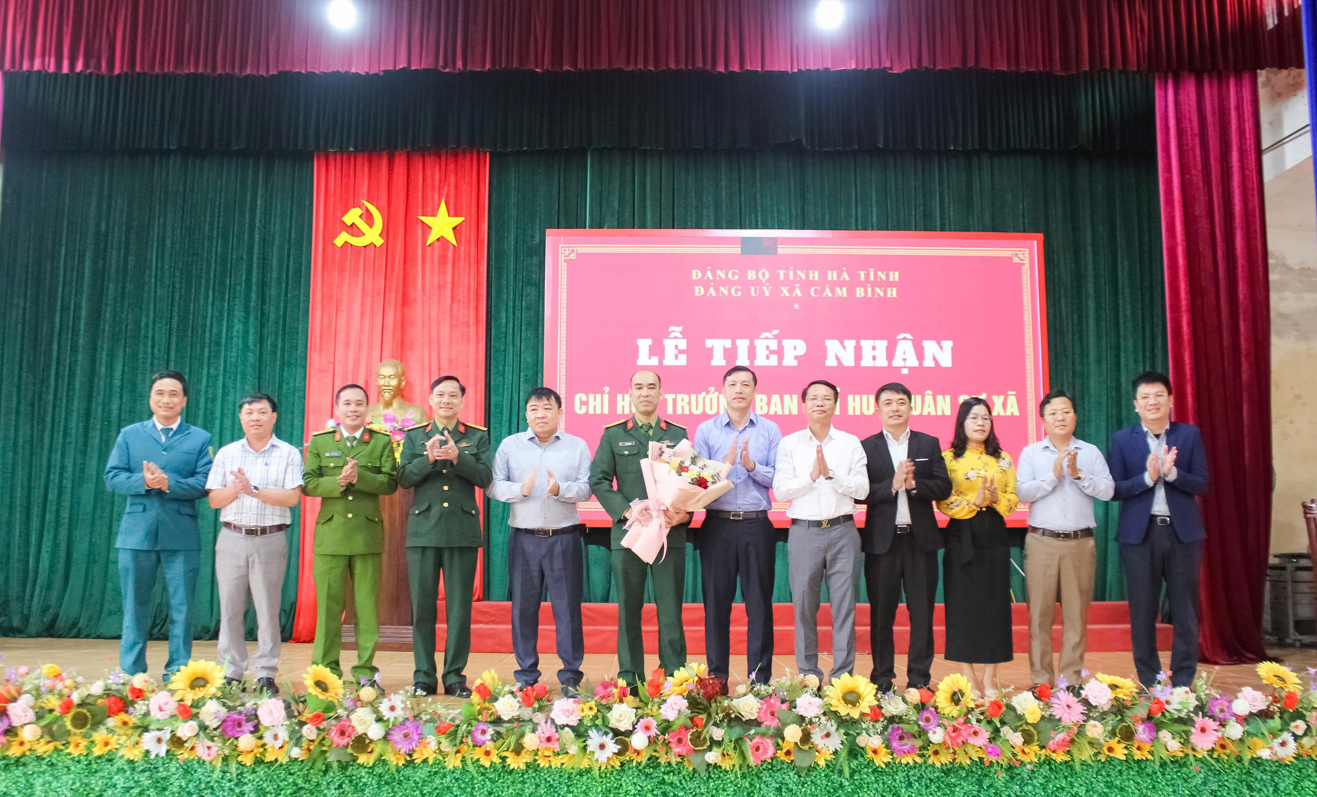 XÃ CẨM BÌNH TỔ CHỨC LỄ TIẾP NHẬN VÀ GIAO NHIỆM VỤ CHỈ HUY TRƯỞNG BAN CHỈ HUY QUÂN SỰ XÃ