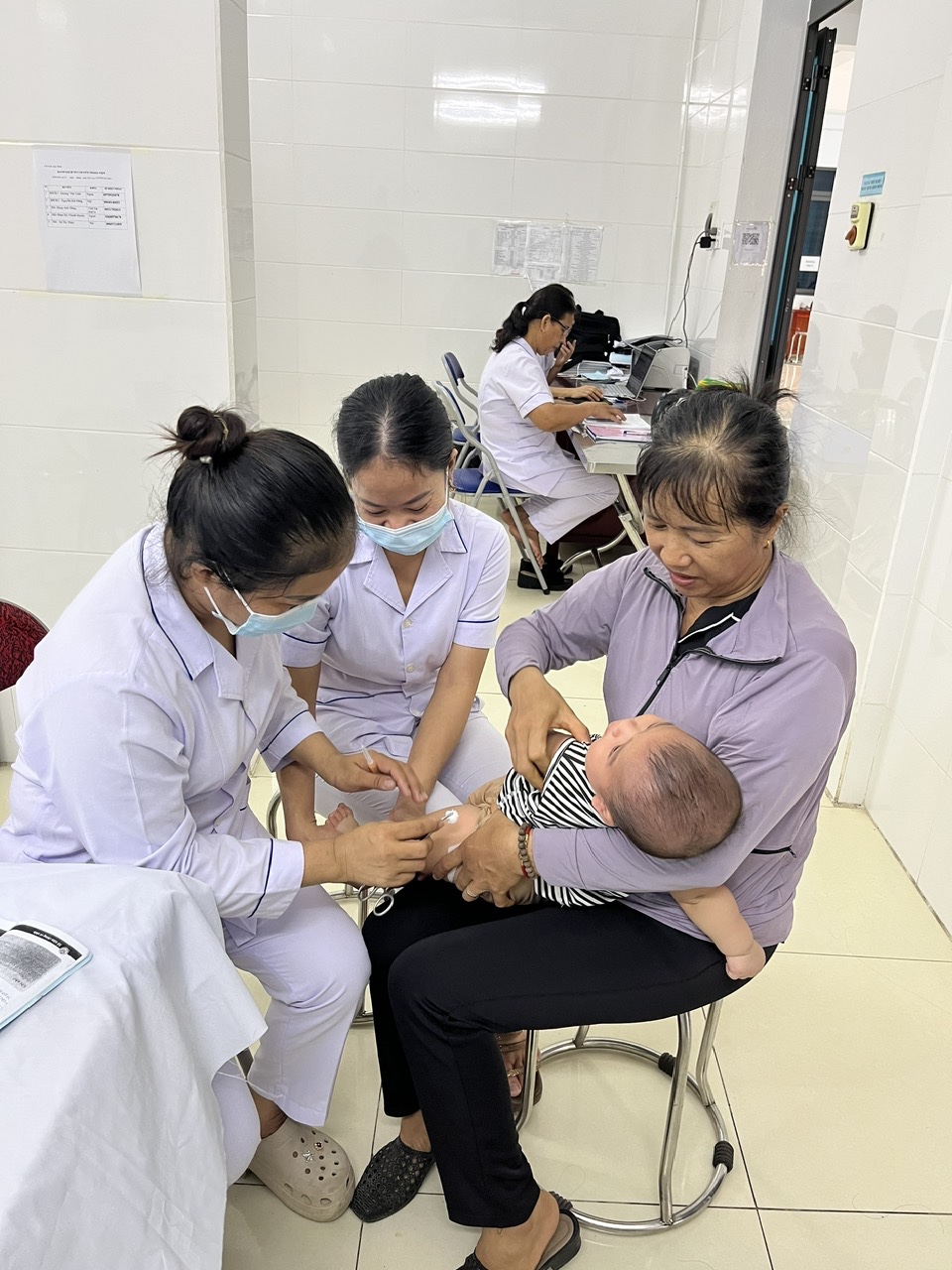 TIÊM VẮC - XIN ĐỊNH KỲ