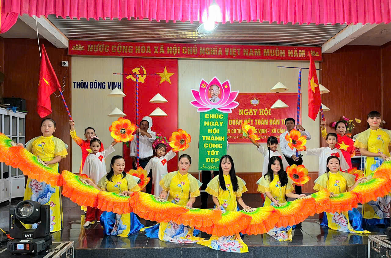 KHÔNG KHÍ RỘN RÀNG TẠI NGÀY HỘI ĐẠI ĐOÀN KẾT TOÀN DÂN TỘC NĂM 2025 TRÊN ĐỊA BÀN XÃ CẨM BÌNH 