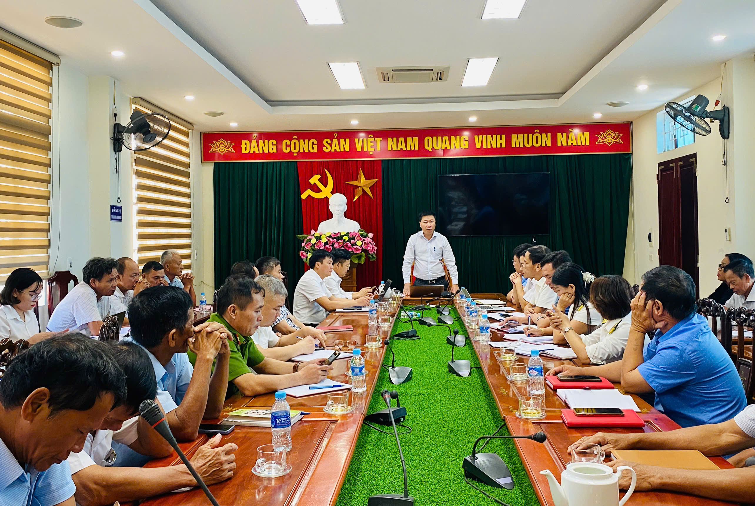 Ủy ban nhân dân xã tổ chức họp Hội đồng tư vấn thuế xã Cẩm Bình