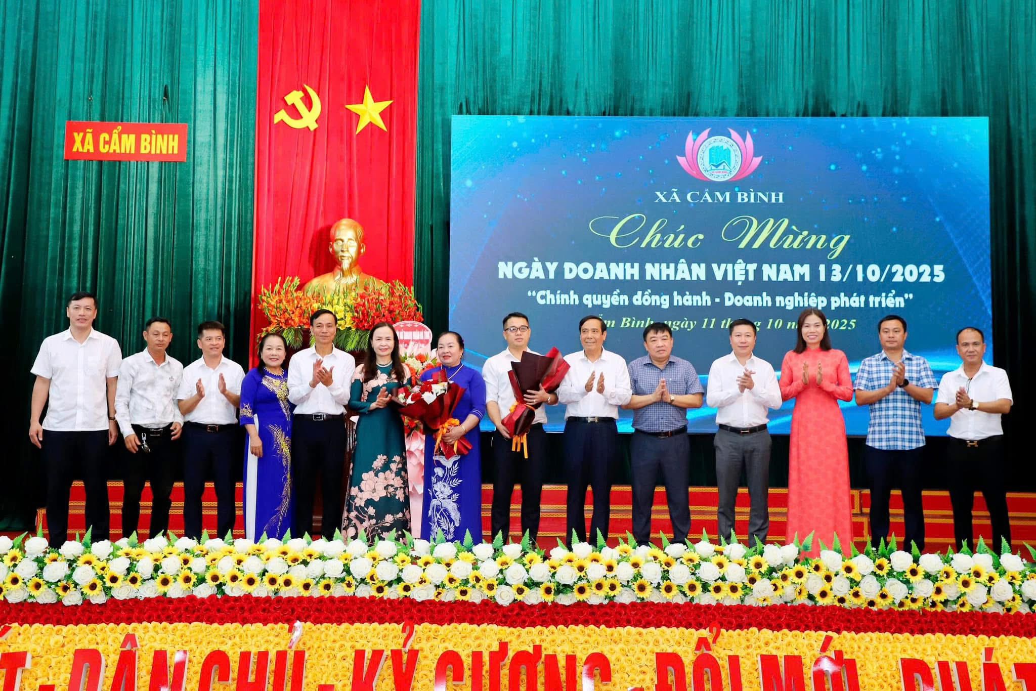 XÃ CẨM BÌNH TỔ CHỨC  GẶP MẶT CHÚC MỪNG DOANH NGHIỆP, DOANH NHÂN TIÊU BIỂU