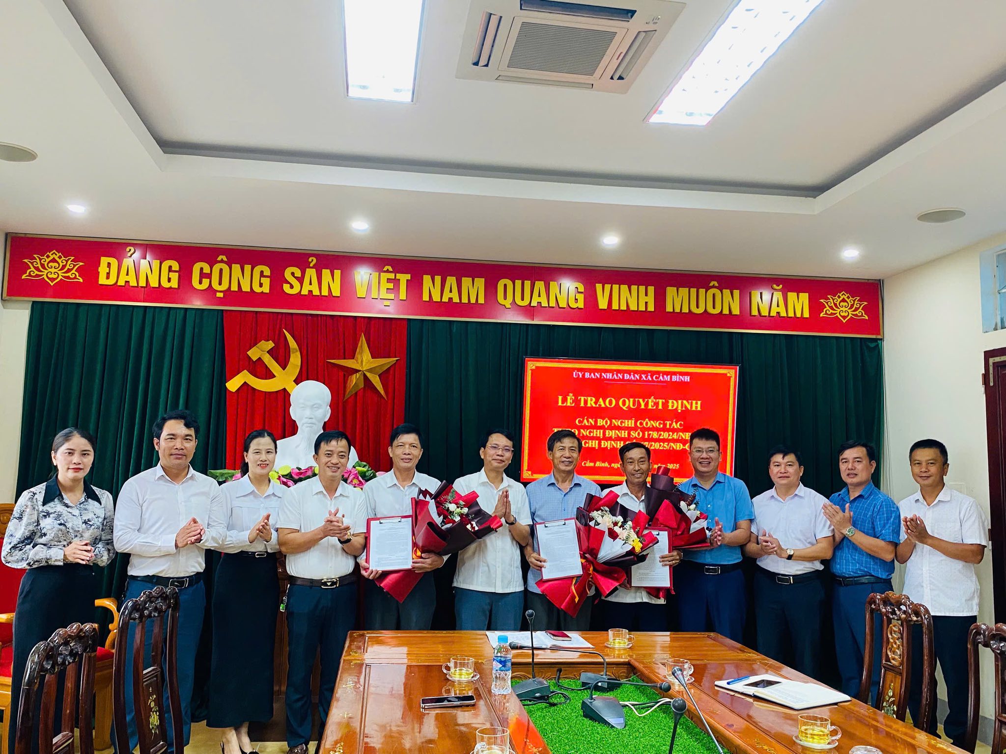 CÔNG TÁC CÁN BỘ CỦA XÃ CẨM BÌNH