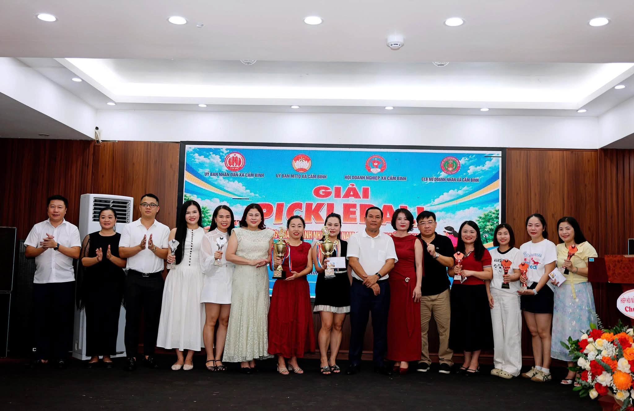 Xã Cẩm Bình Bế mạc giải PICKLEBALL Chào mừng ngày Doanh nhân Việt Nam và ngày Phụ nữ Việt Nam năm 2026