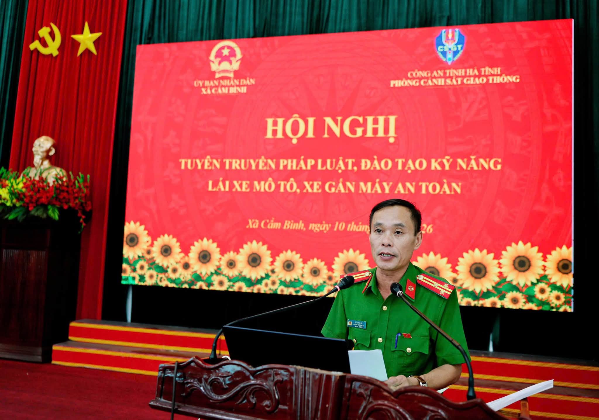 Xã Cẩm Bình tuyên truyền Pháp luật, nâng cao kỹ năng lái xe an toàn cho người dân