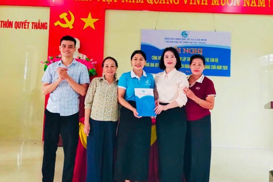 Hội LHPN xã Cẩm Bình chỉ đạo các chi hội Phụ nữ tổ chức Hội nghị thông qua quy chế hoạt động sau sáp nhập và triển khai nhiệm vụ 6 tháng cuối năm 2026