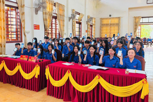 Xã Cẩm Bình tích cực tuyên truyền, hướng dẫn cài đặt i-HaTinh