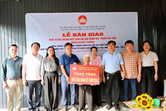 UBMTTQ Việt Nam xã Cẩm Bình bàn giao nhà Đại đoàn kết- góp phần thực hiện hiệu quả công tác an sinh xã hội 