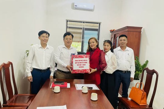UBMTTQ Việt Nam xã Cẩm Bình đón đoàn công tác của Trung tâm Phát triển và hợp tác Kinh tế tư nhân  Việt Nam ASEAN (VAPEDCO) 