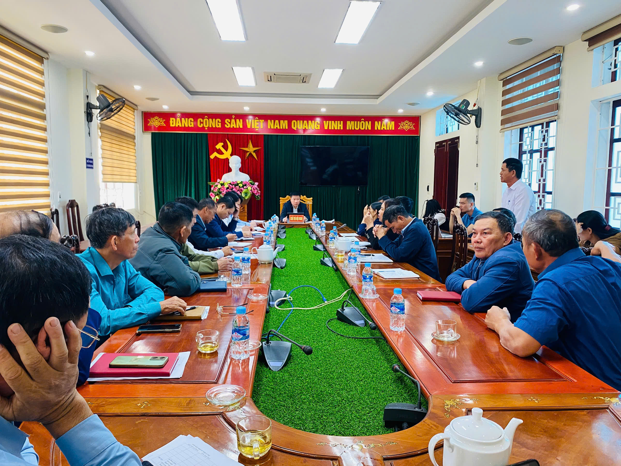 THỐNG NHẤT PHƯƠNG ÁN THU GOM, VẬN CHUYỂN RÁC  TRÊN ĐỊA BÀN XÃ CẨM BÌNH 