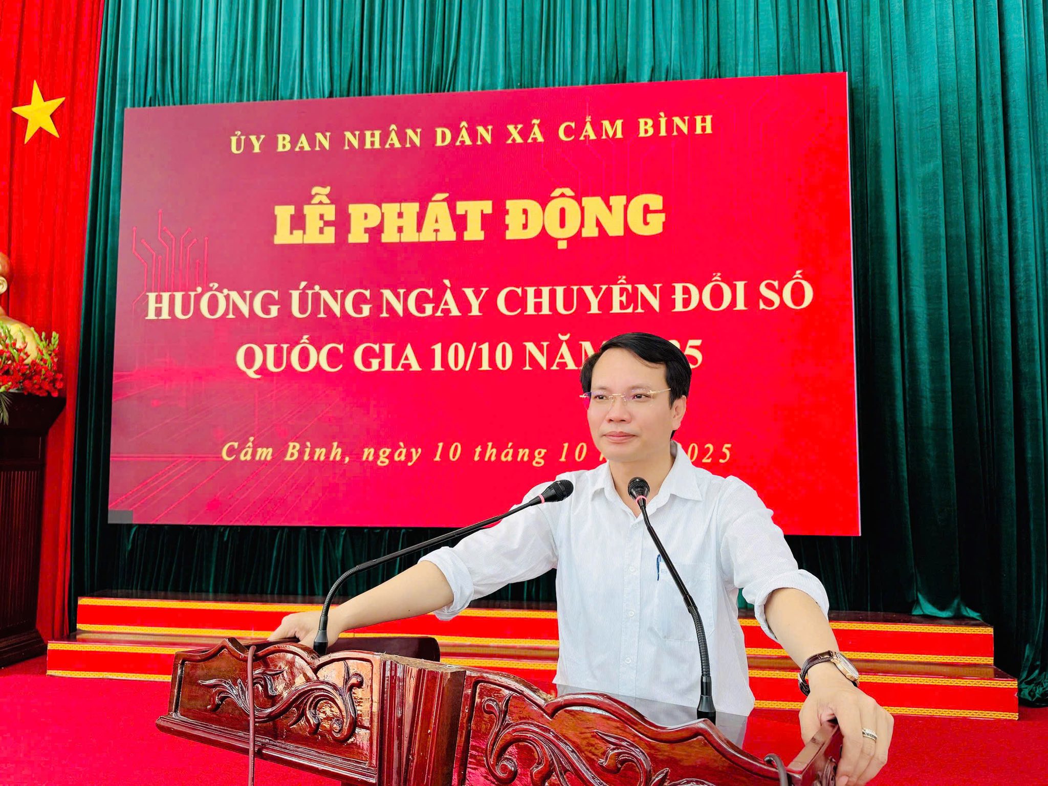 XÃ CẨM BÌNH TỔ CHỨC LỄ PHÁT ĐỘNG NGÀY CHUYỂN ĐỔI SỐ QUỐC GIA VÀ TẬP HUẤN NÂNG CAO NHẬN THỨC KỸ NĂNG CHUYỂN ĐỔI SỐ CHO NGƯỜI DÂN NĂM 2025 