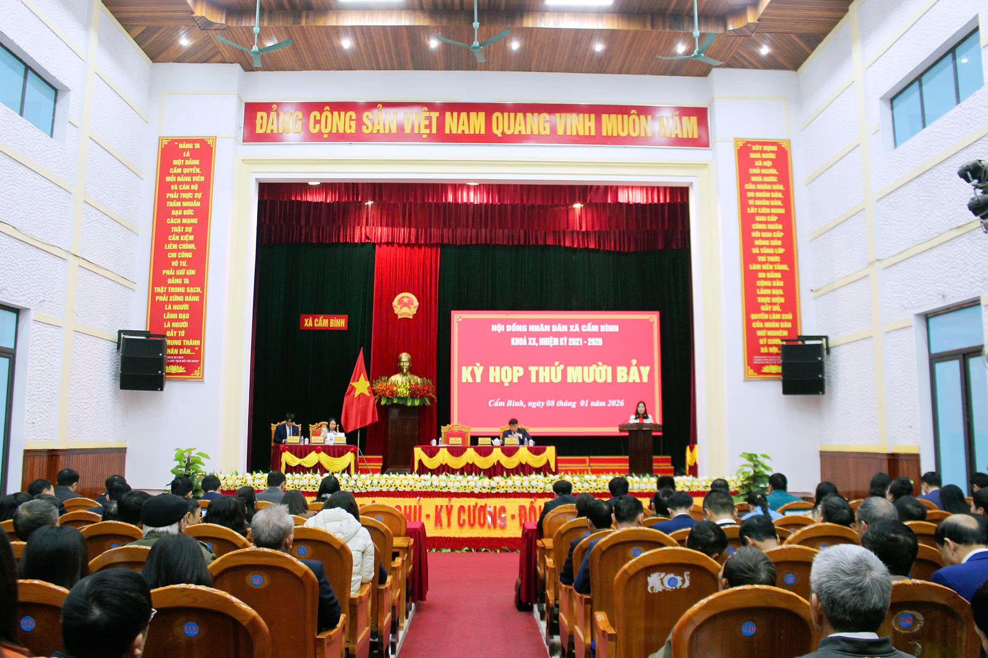 KỲ HỌP THỨ 17 HĐND XÃ CẨM BÌNH 