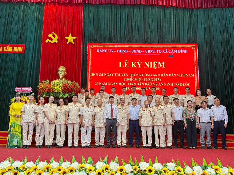 CÔNG AN XÃ CẨM BÌNH TỔ CHỨC LỄ KỶ NIỆM 80 NĂM NGÀY TRUYỀN THỐNG CÔNG AN NHÂN DÂN VIỆT NAM & 20 NĂM NGÀY HỘI TOÀN DÂN BẢO VỆ AN NINH TỔ QUỐC