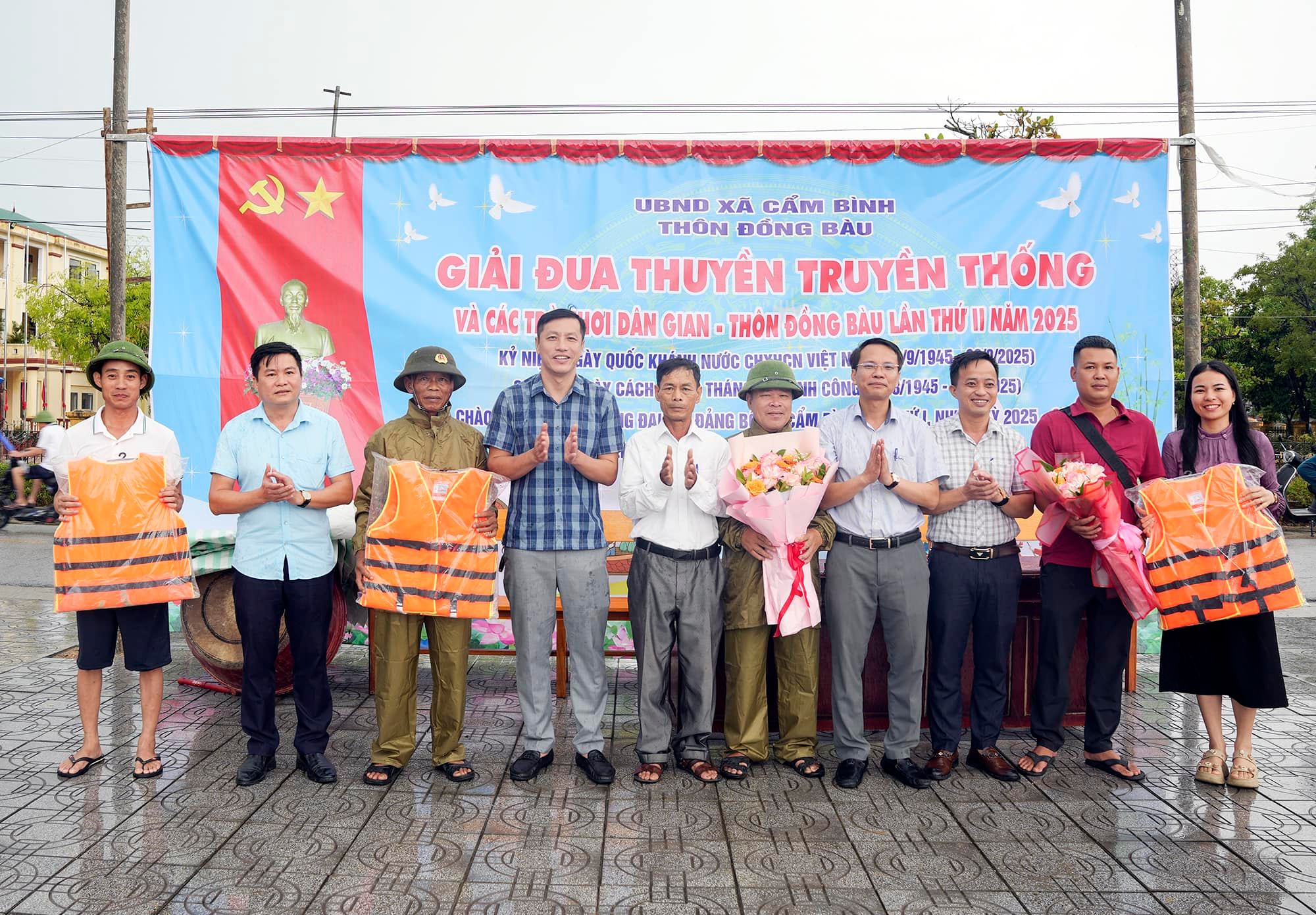  GIẢI ĐUA THUYỀN TRUYỀN THỐNG THÔN ĐỒNG BÀU NĂM 2025